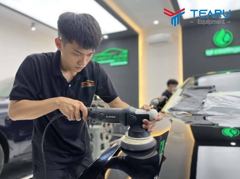 Vết xước trên sơn xe cần được xử lý bằng đánh bóng
