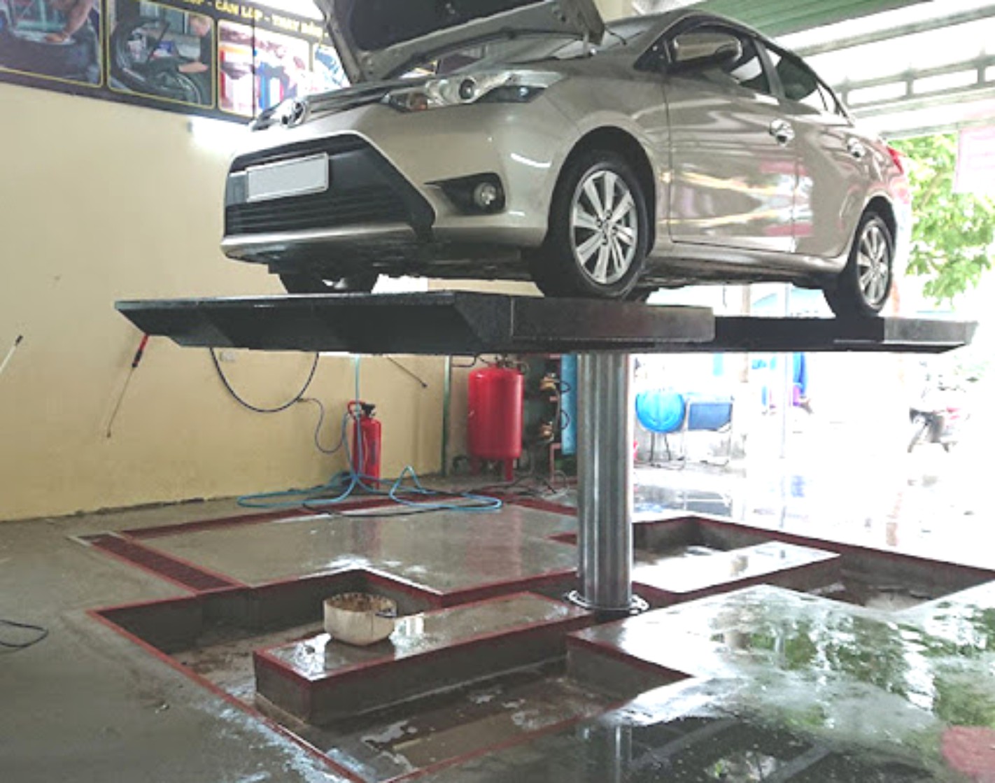 Cầu nâng rửa xe ô tô cũ cần biết những gì?