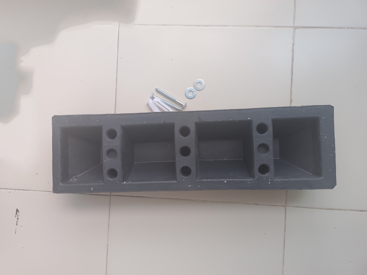 Chi tiết gờ chặn xe ô tô chất lượng cao