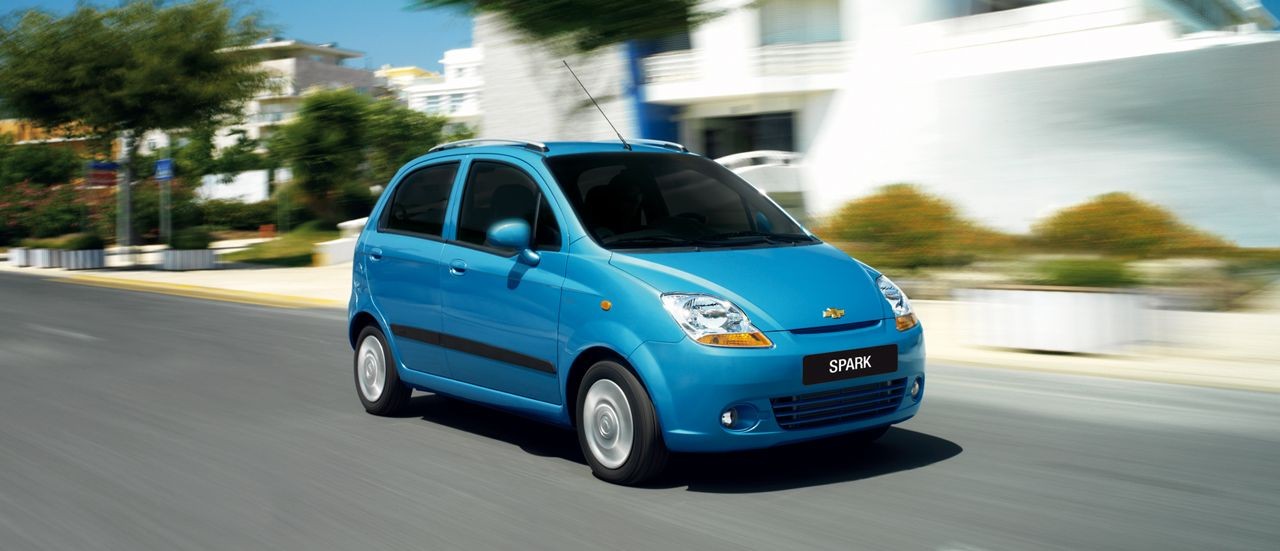 Xe Chevrolet Spark Van màu trắng, dòng xe ô tô 2 mini dùng cho đô thị