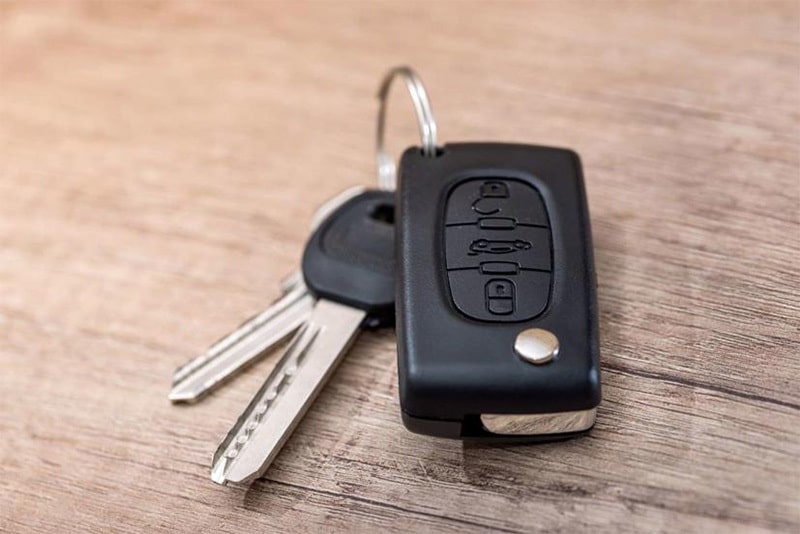Chìa khóa xe ô tô kèm theo remote điều khiển