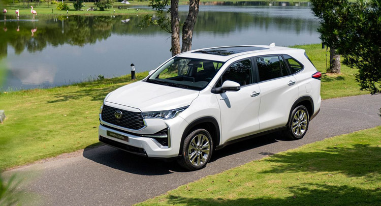 Cho thuê xe 7 chỗ innova theo tháng