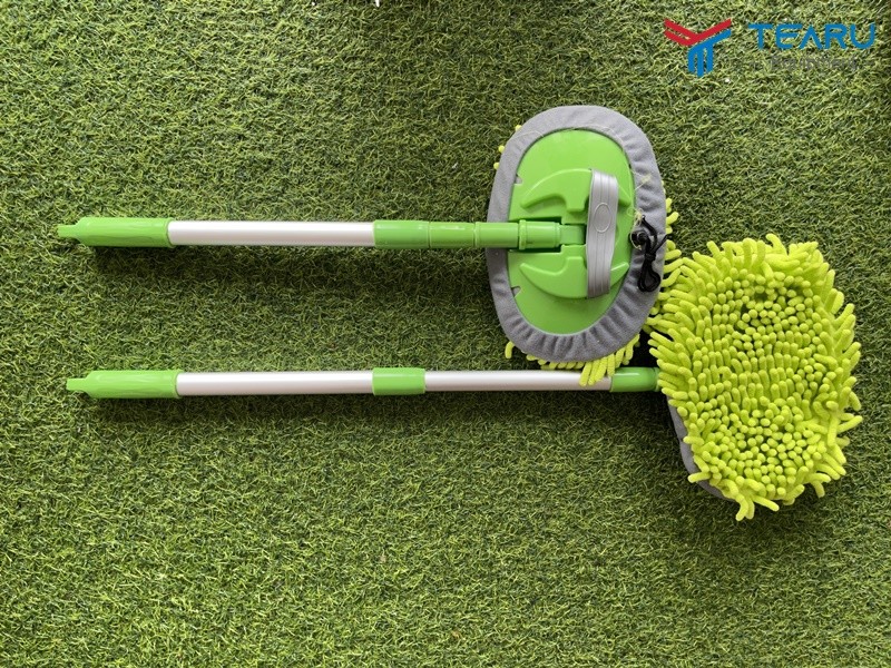 Sử dụng chổi lau xe ô tô đúng cách để vệ sinh toàn diện