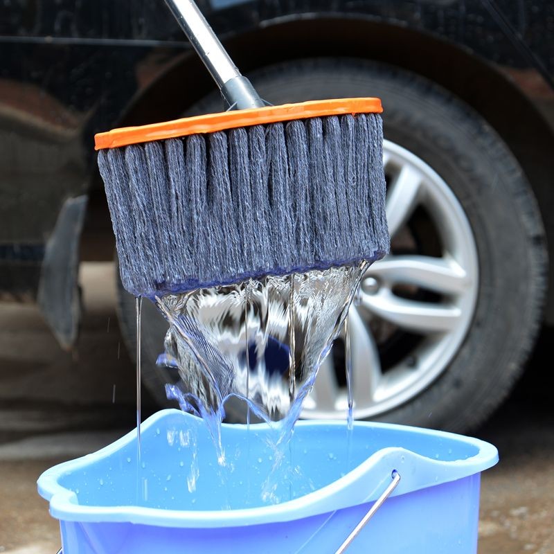 Chổi rửa xe ô tô cán dài chuyên dụng nên dùng