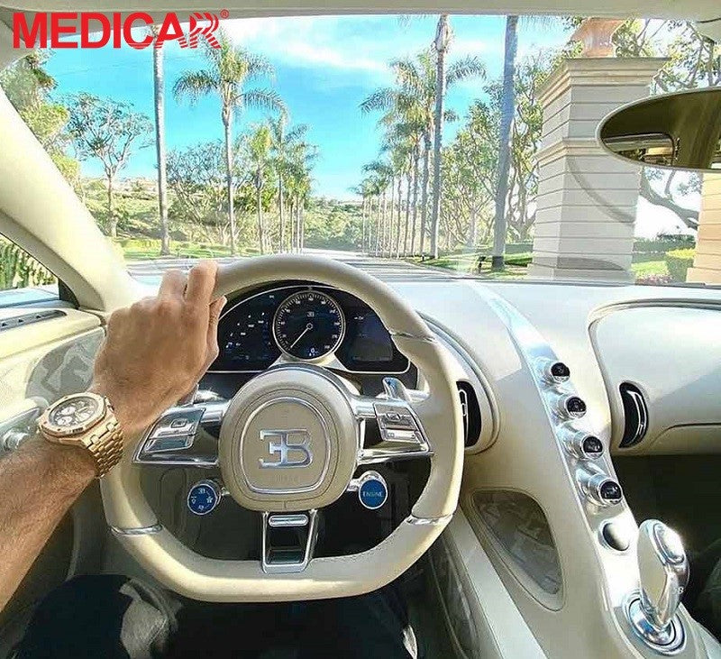 Vô lăng xe ô tô bị ẩm mốc do sử dụng bọc không đúng cách