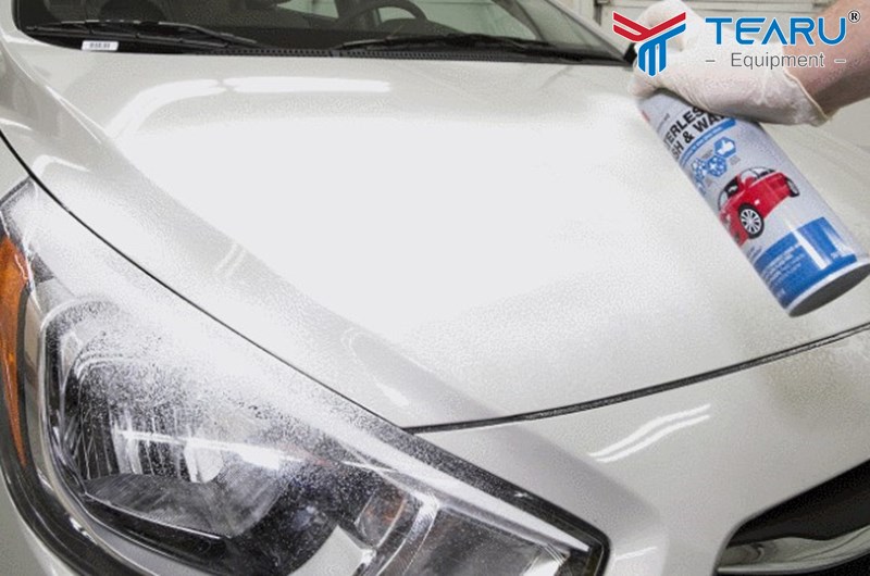 Sử dụng dung dịch chuyên dụng cho rửa xe ô tô không cần nước