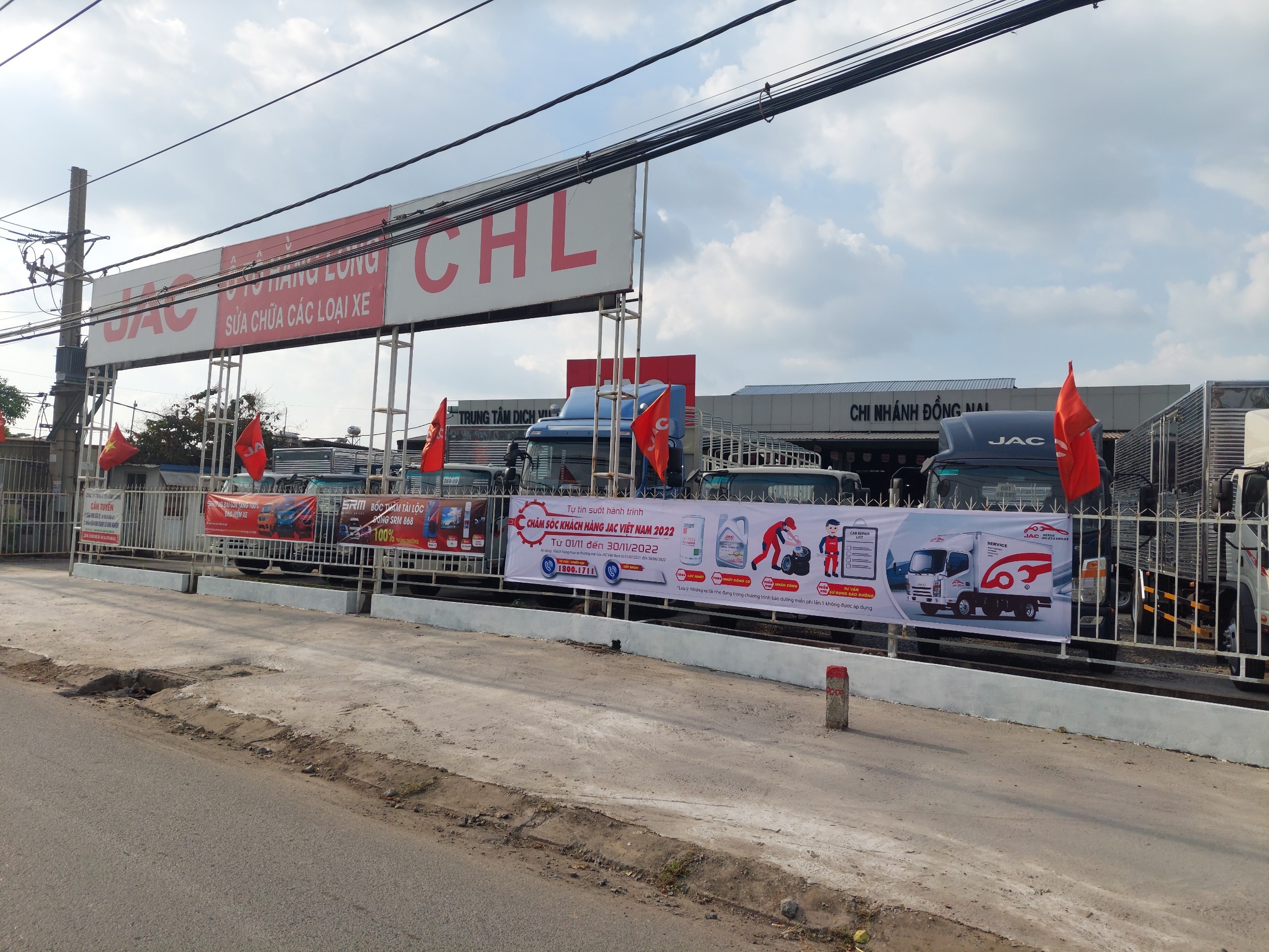 Hình ảnh showroom cung cấp xe ô tô Dongben và các dòng xe khác