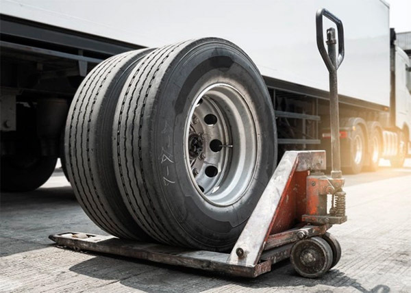 Thay Lốp Xe Ô Tô Tải Ở Đâu? Top Địa Chỉ Uy Tín & Kinh Nghiệm