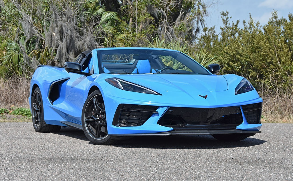 Xe ô tô mui trần Chevrolet Corvette C8 màu đỏ