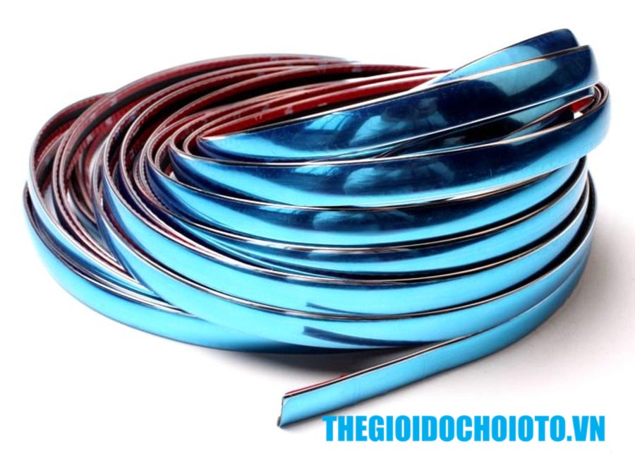 Nẹp dán viền inox trang trí trên xe ô tô màu đen