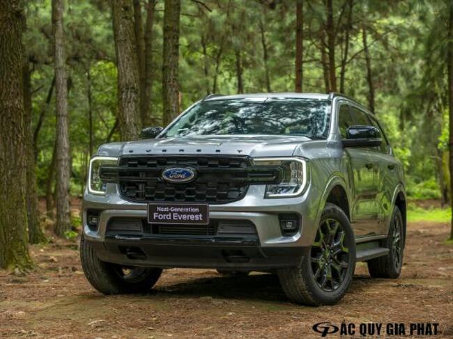 Nội thất tiện nghi và màn hình lớn của Ford Everest
