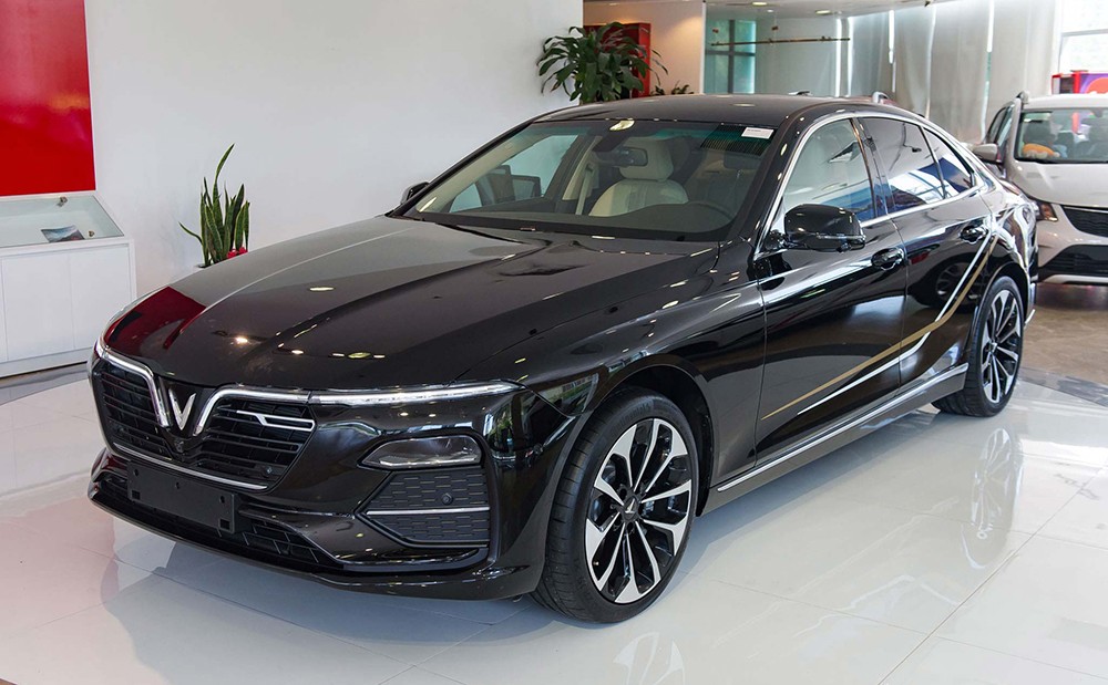 trải nghiệm xe VinFast tại showroom