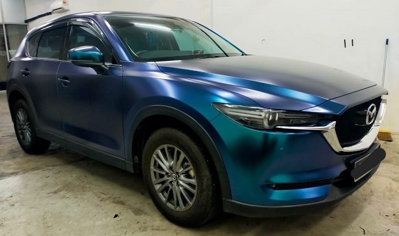 Xe Mazda dán decal màu xanh lá cây, lưu ý khi đổi màu xe ô tô