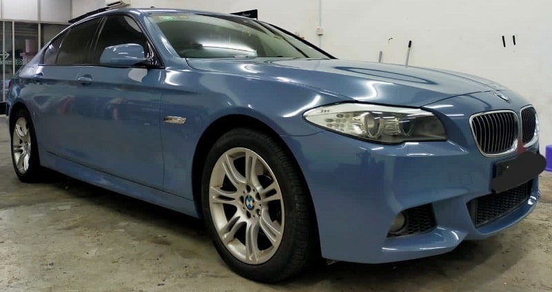 Xe BMW với tem decal dán sườn xe thể thao, các vị trí dán decal trên xe hơi thường gặp