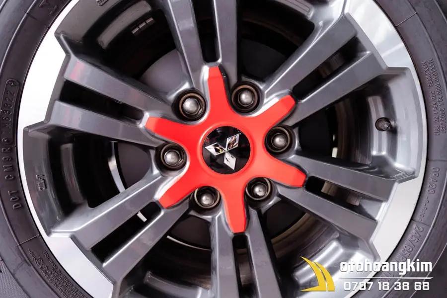 Vị trí dán decal ở vành trong mâm xe ô tô, ảnh hưởng nhỏ đến báo giá mâm xe ô tô