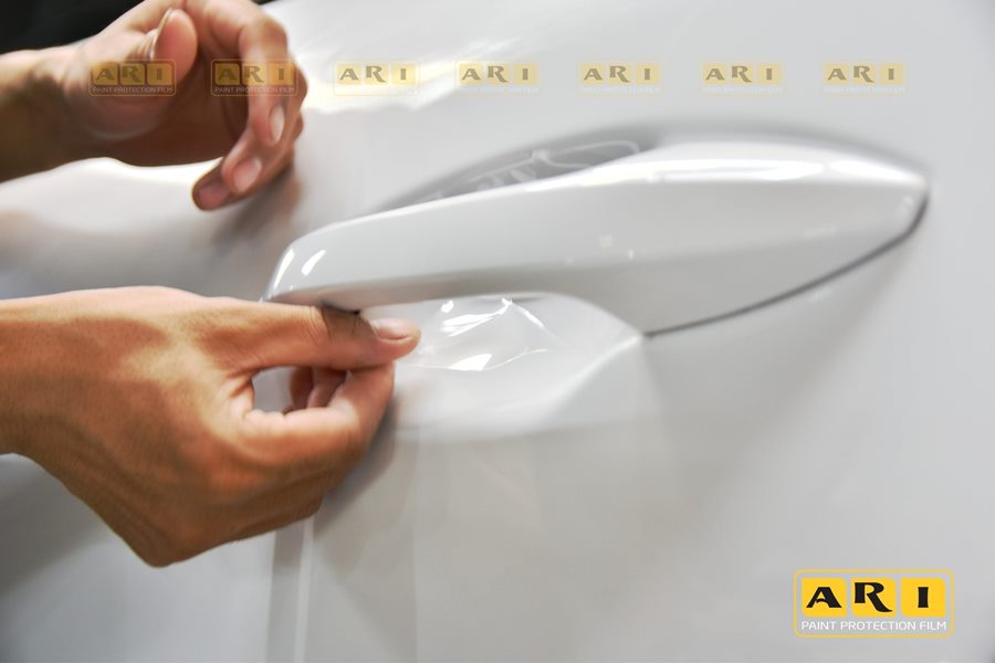 Ưu điểm của phim PPF ARI khi dán hõm tay cầm cửa xe ô tô