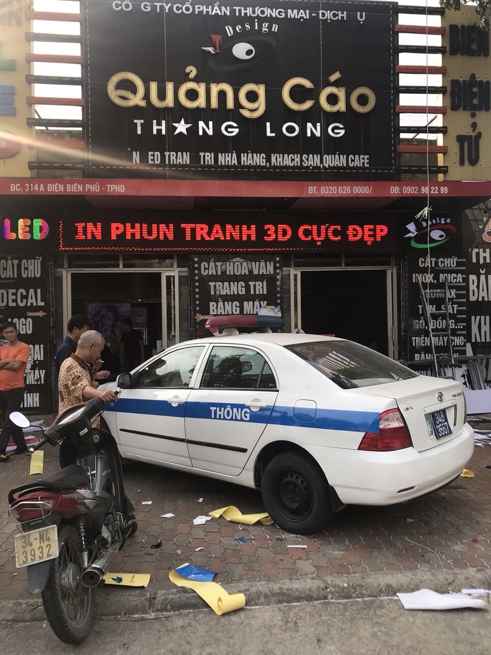 Dán decal trùm toàn bộ xe tạo vẻ ngoài ấn tượng