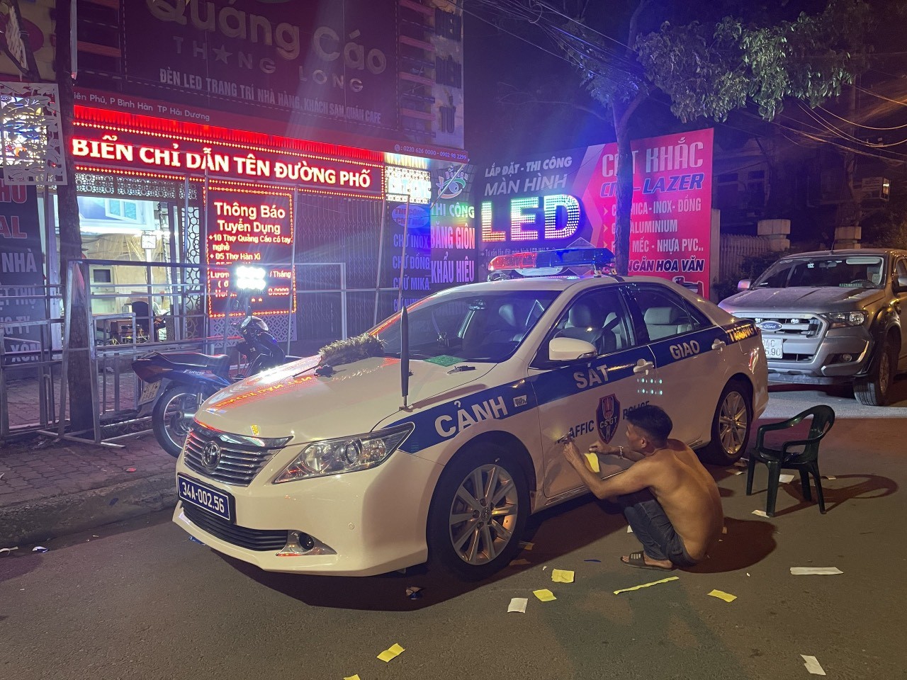Dán decal xe ô tô đẹp mắt và cá tính