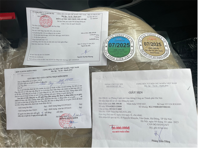 Phí đăng kiểm và phí đường bộ tương tự các xe chạy xăng, dầu dưới 10 chỗ ngồi