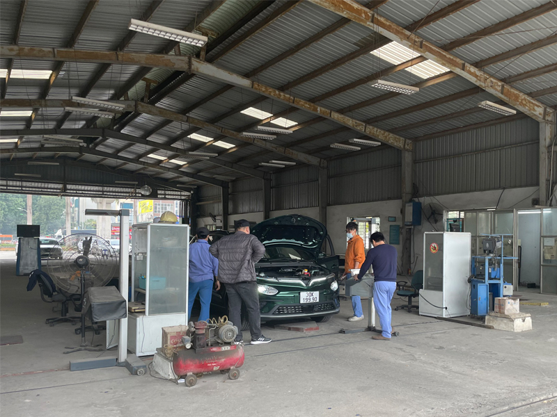 Hạng mục kiểm tra đèn chiếu sáng xe ô tô điện Vinfast FE 34