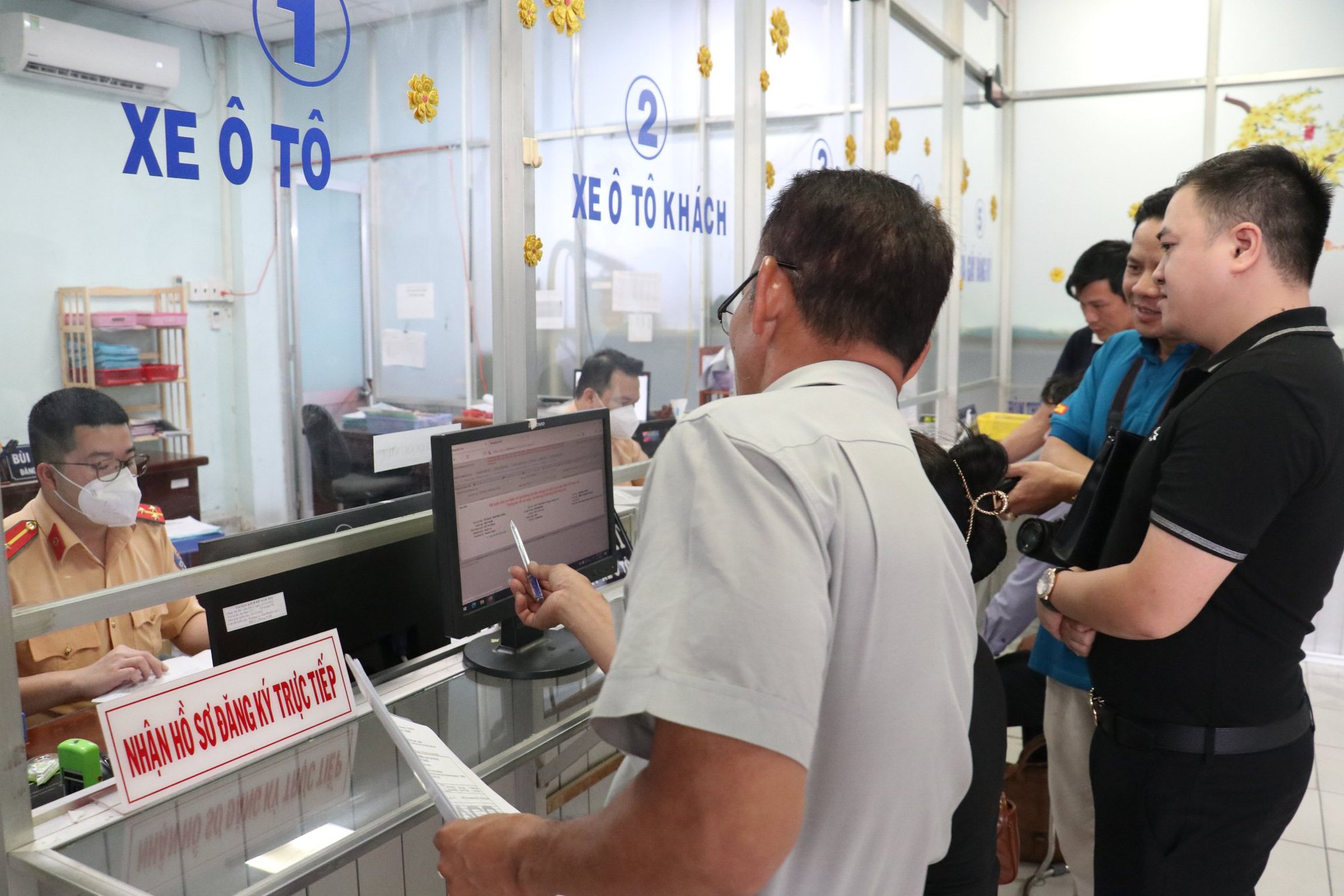 Hướng dẫn đăng ký xe ô tô TPHCM theo quy định mới