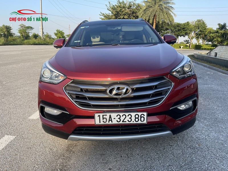 Đầu xe Hyundai Santa Fe 2017 bản Full màu đỏ, thể hiện thiết kế đèn HID và lưới tản nhiệt đặc trưng.
