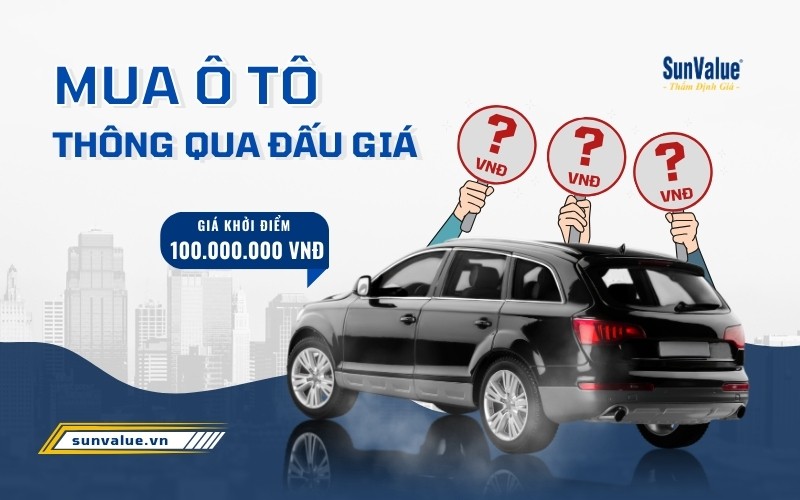 Những người tham gia đang xem xét các xe ô tô đấu giá
