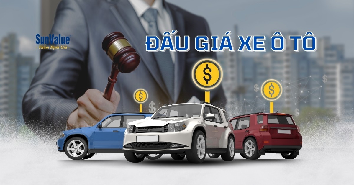 Một dãy xe ô tô chờ đấu giá tại sàn