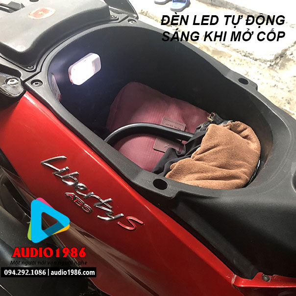 Điều chỉnh vị trí lắp đặt đèn cốp xe