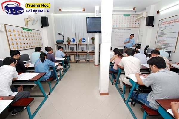 Giáo viên hướng dẫn thực hành lái xe ô tô 1 kèm 1 tại Nha Trang