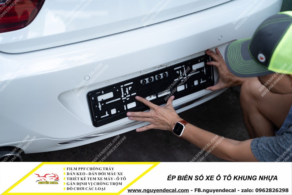 Khung biển số xe ô tô chất liệu nhựa gọn nhẹ