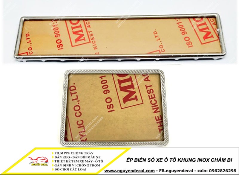 Cận cảnh chất liệu khung biển số xe ô tô inox chấm bi