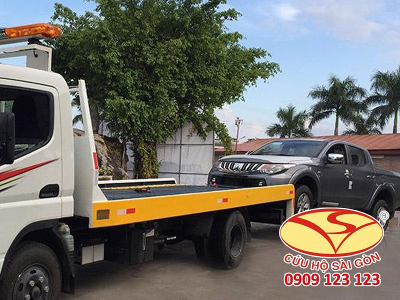 Đội ngũ cứu hộ đang làm việc