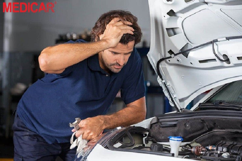 Kiểm tra và bảo dưỡng hệ thống điều hòa xe ô tô để loại bỏ mùi hôi