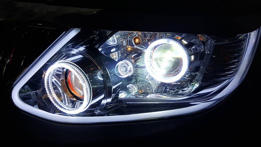 Đường cắt sáng chuẩn của đèn LED gắn xe ô tô