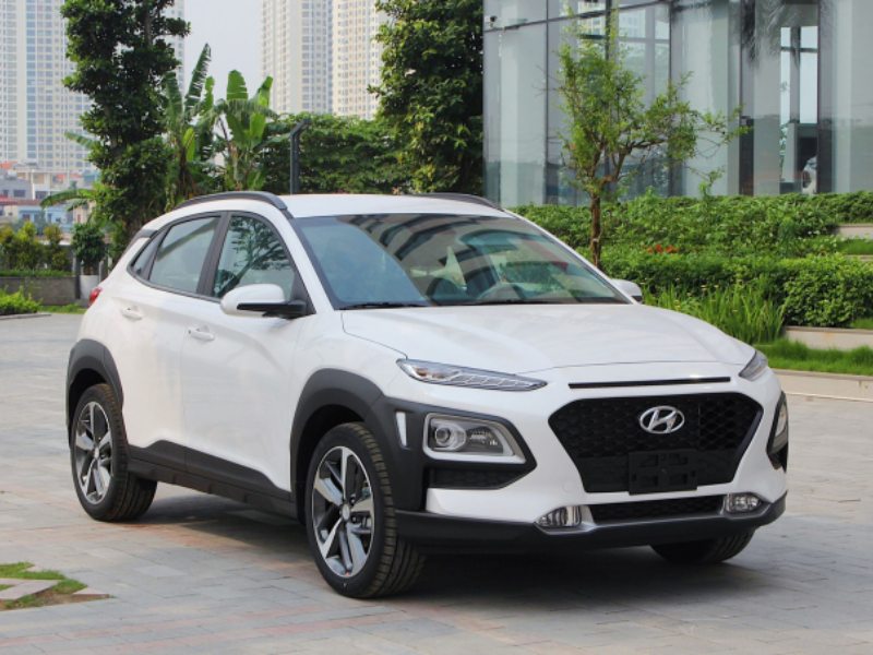 Hyundai Kona màu xanh lá cây, mẫu xe ô tô gia đình 5 chỗ gầm cao với trải nghiệm lái thể thao