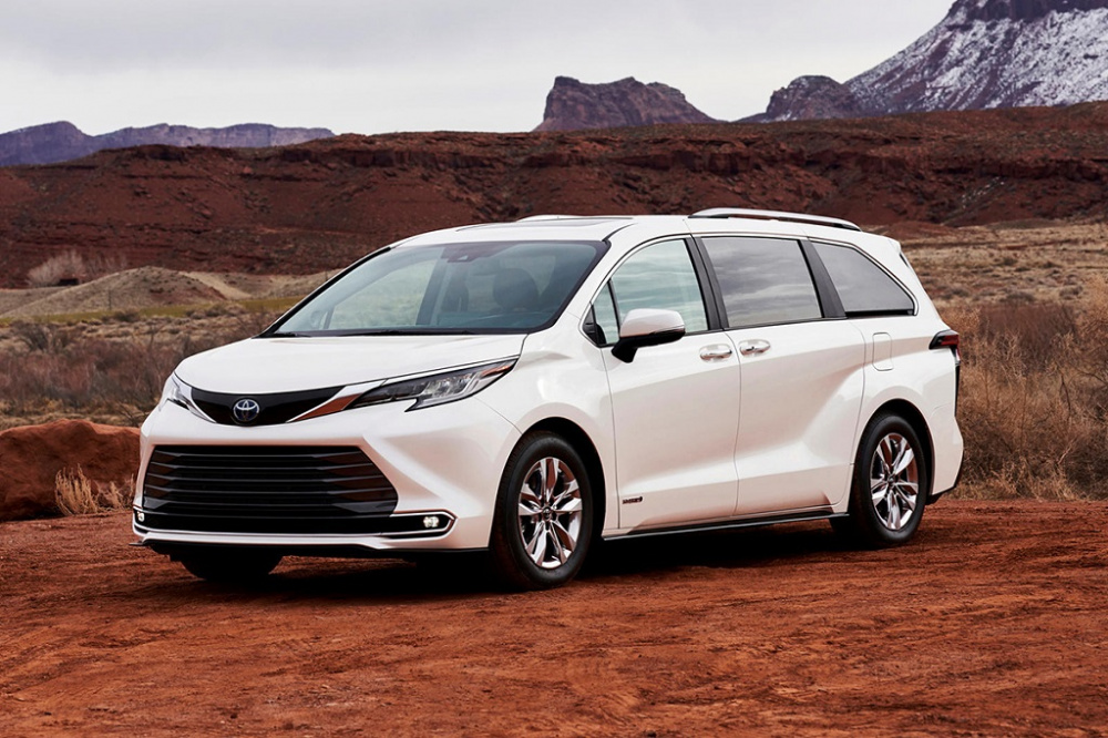Xe Mini van với cửa lùa và không gian nội thất rộng rãi, tối ưu cho việc chở khách