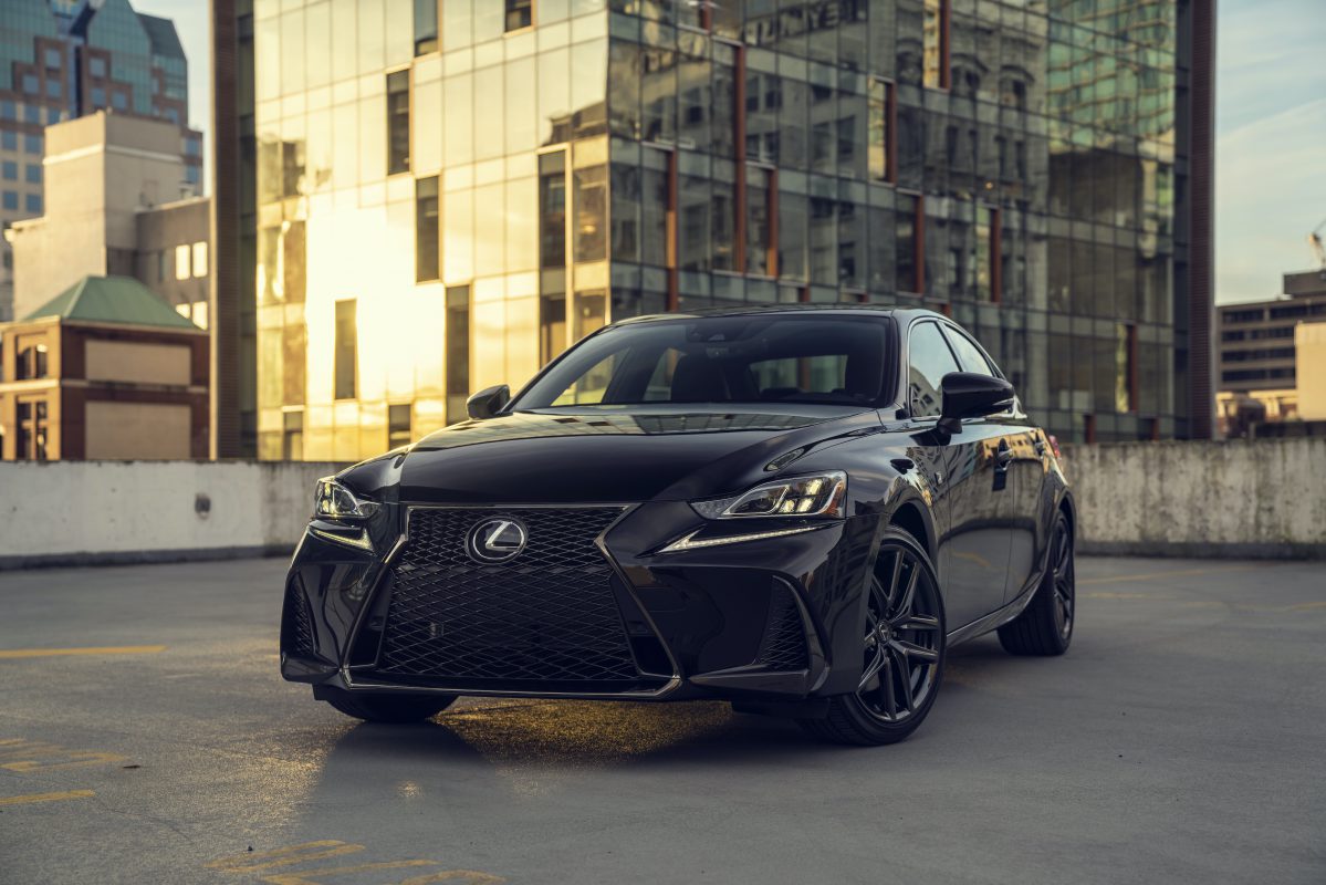 Xe Lexus sau khi làm đồng sơn với lớp sơn sáng bóng