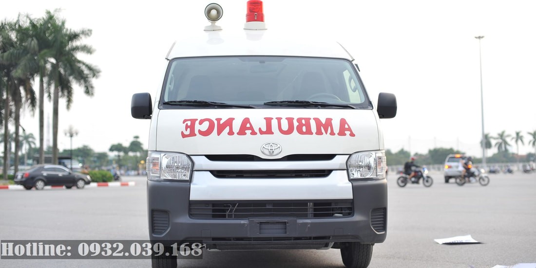 Xe ô tô cứu thương Toyota Hiace nóc cao mạnh mẽ