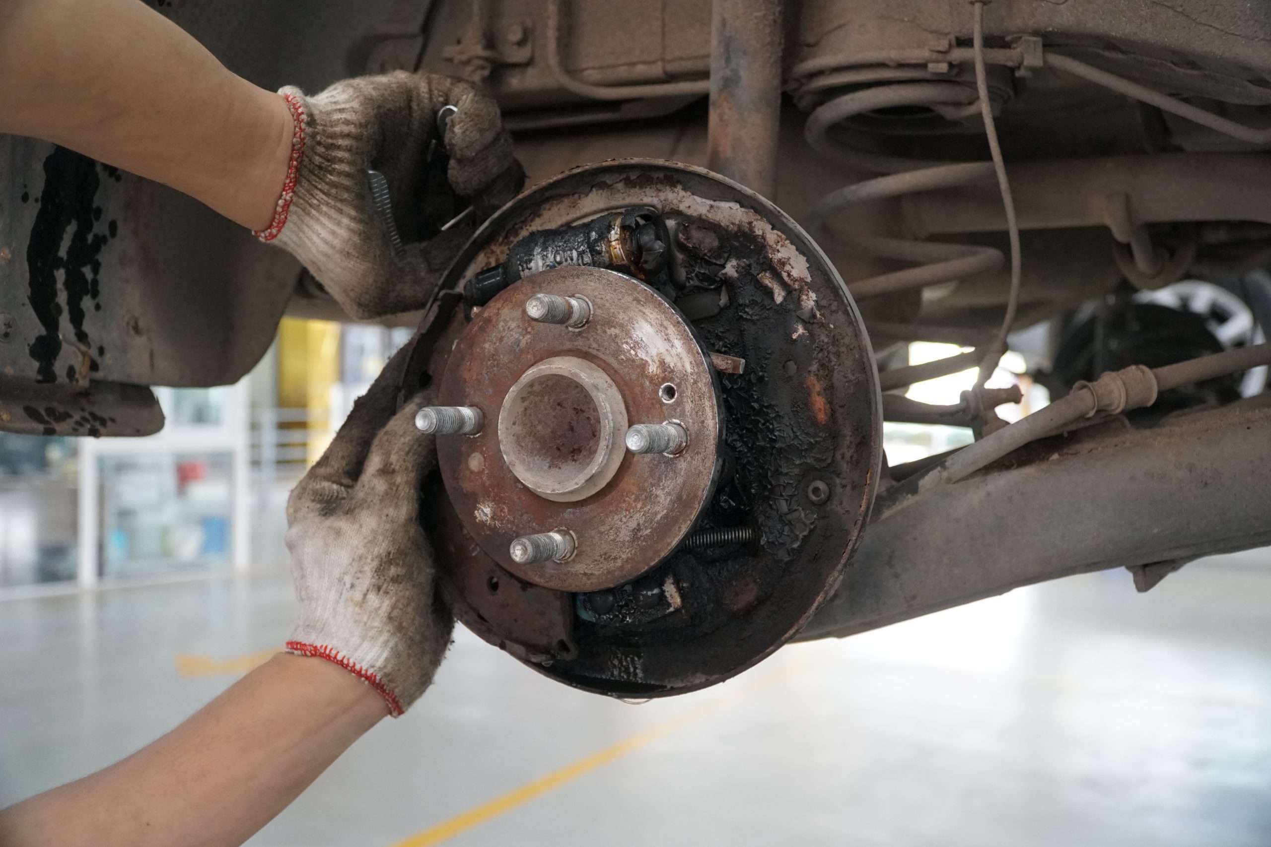 Xe ô tô chất lượng cao: Bảo dưỡng phanh đúng cách với Rymax Brake Cleaner