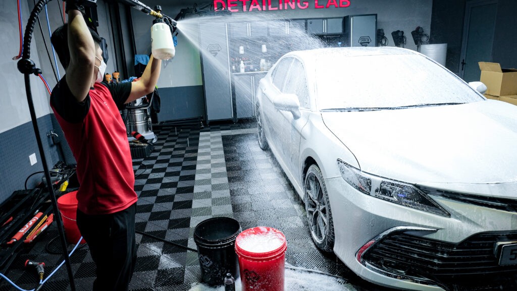 Hướng dẫn rửa xe ô tô đúng cách tại nhà