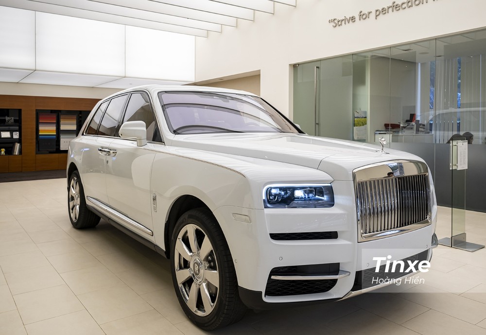 Chi phí đổ đầy bình xăng 100 lít của Rolls-Royce Cullinan SUV hạng sang