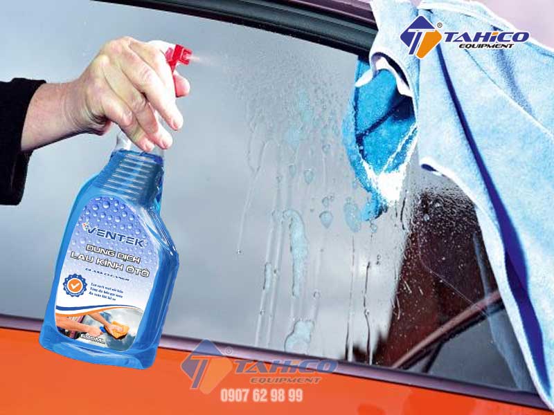 Cách Lau Kính Xe Ô Tô Sạch Bóng Tại Nhà