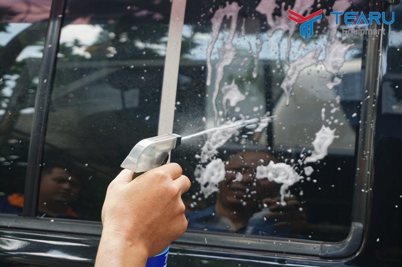 Dung dịch tẩy ố kính ô tô