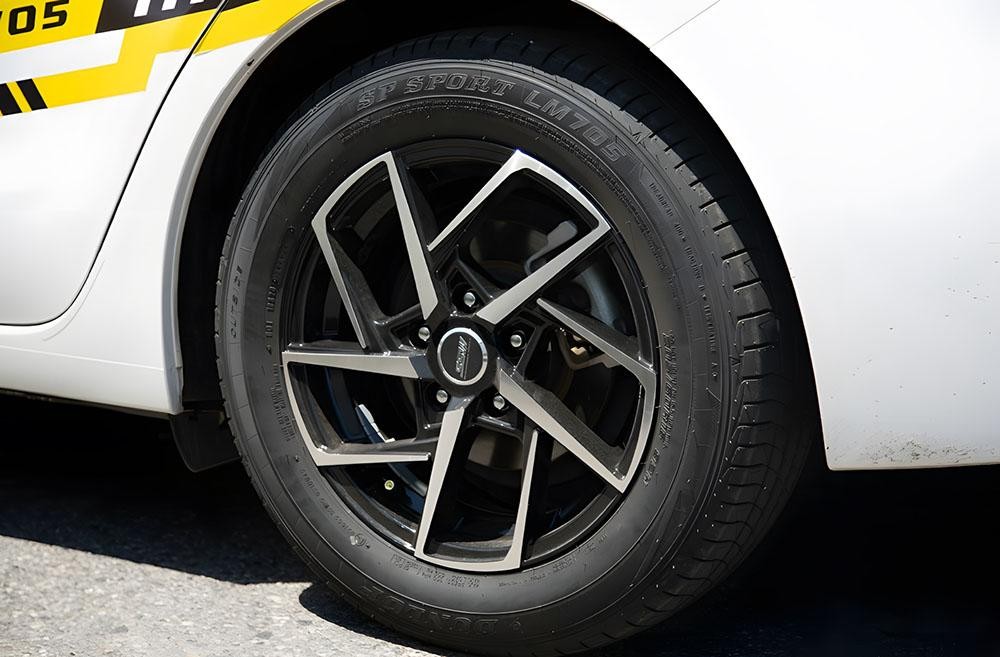 Chi tiết hoa lốp Dunlop SP LM705