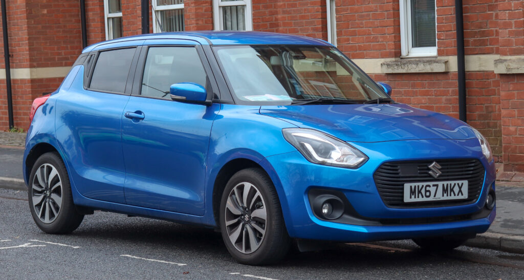 Suzuki Swift xanh dương cá tính, xe ô tô nhỏ gọn với thiết kế châu Âu