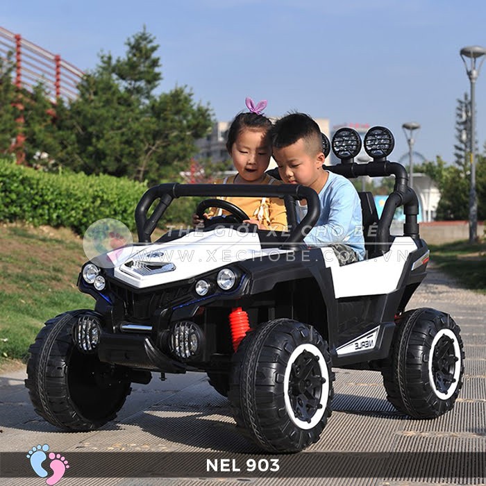 Xe ô tô địa hình NEL-903 mô phỏng kiểu dáng xe Jeep mạnh mẽ