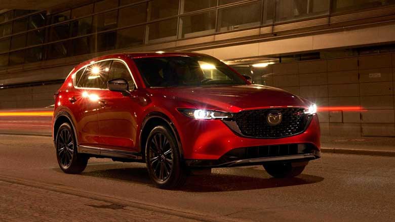 Hình ảnh một chiếc Mazda CX-5 cũ màu trắng
