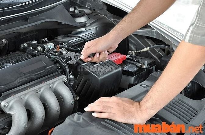 Kiểm tra kỹ động cơ xe ô tô cũ là bước quan trọng khi mua tại Lâm Đồng