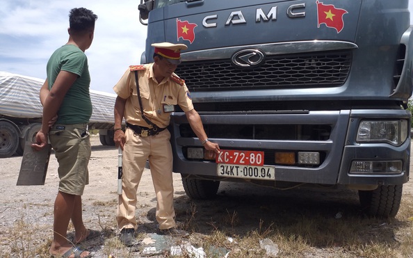 Xe ô tô biển đỏ: Ý nghĩa, quy định và những điều cần biết